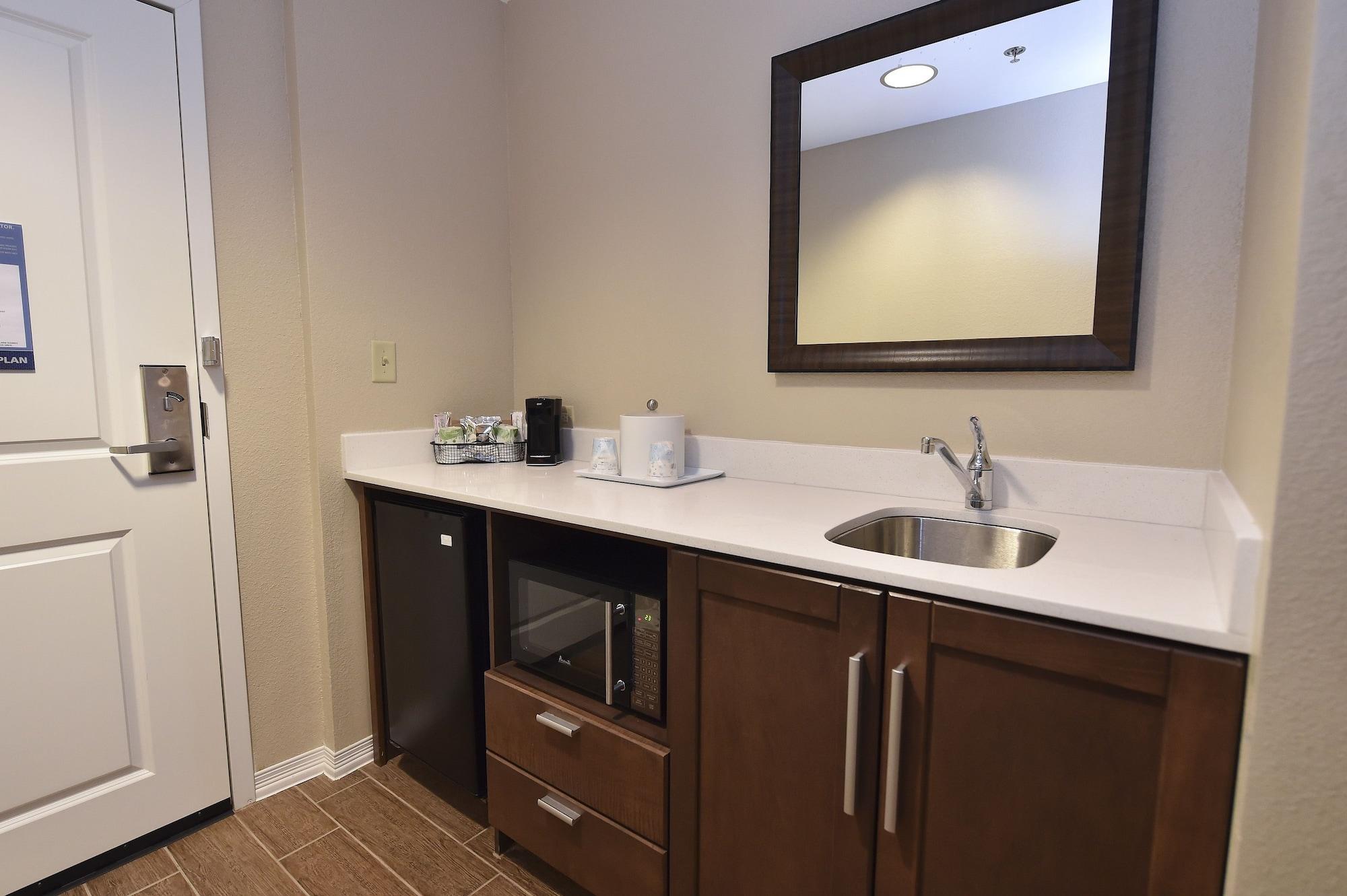 Hampton Inn & Suites Alexandria Exteriör bild