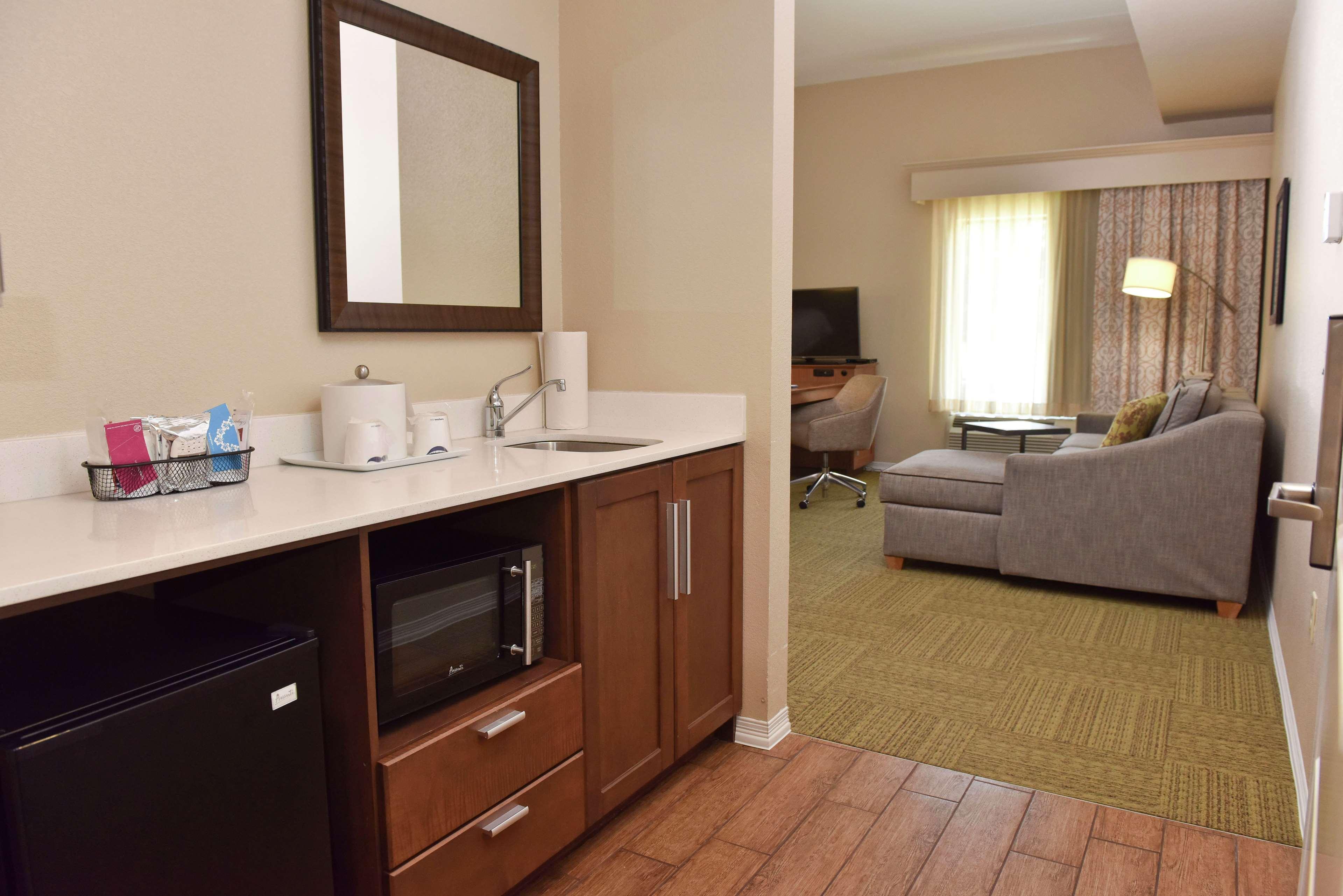 Hampton Inn & Suites Alexandria Exteriör bild