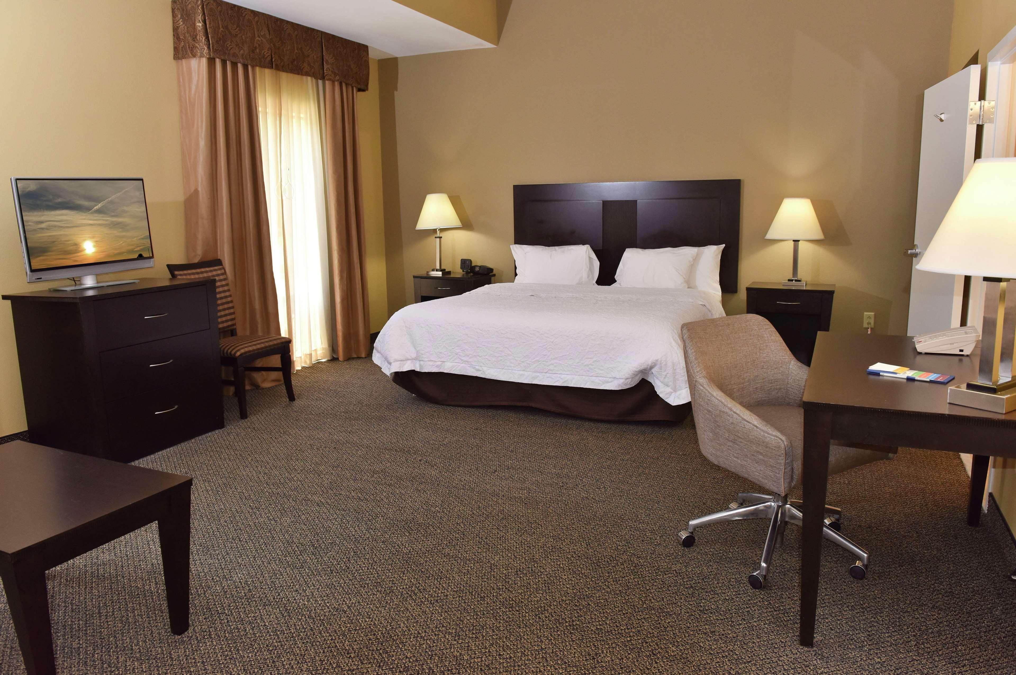 Hampton Inn & Suites Alexandria Exteriör bild