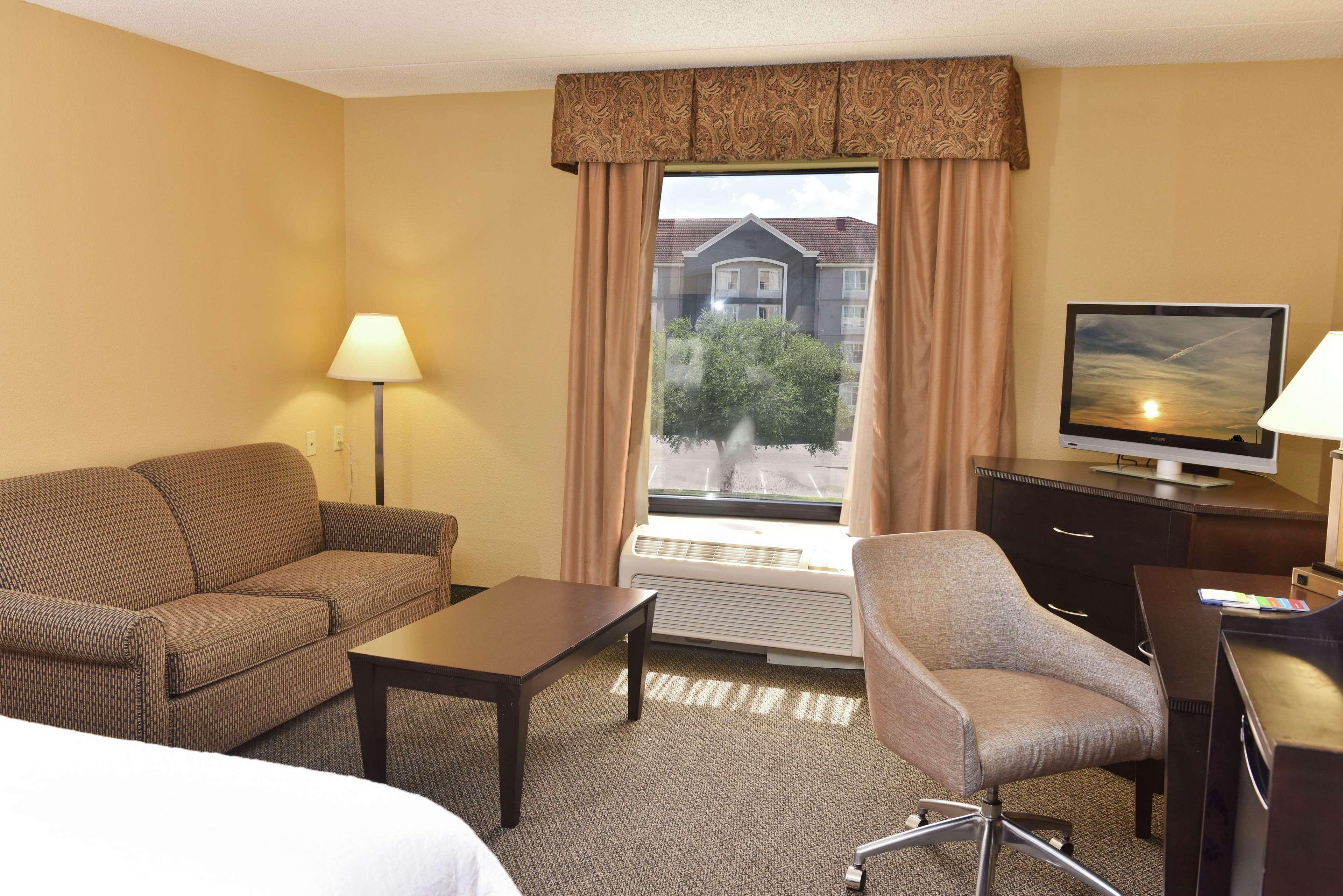 Hampton Inn & Suites Alexandria Exteriör bild