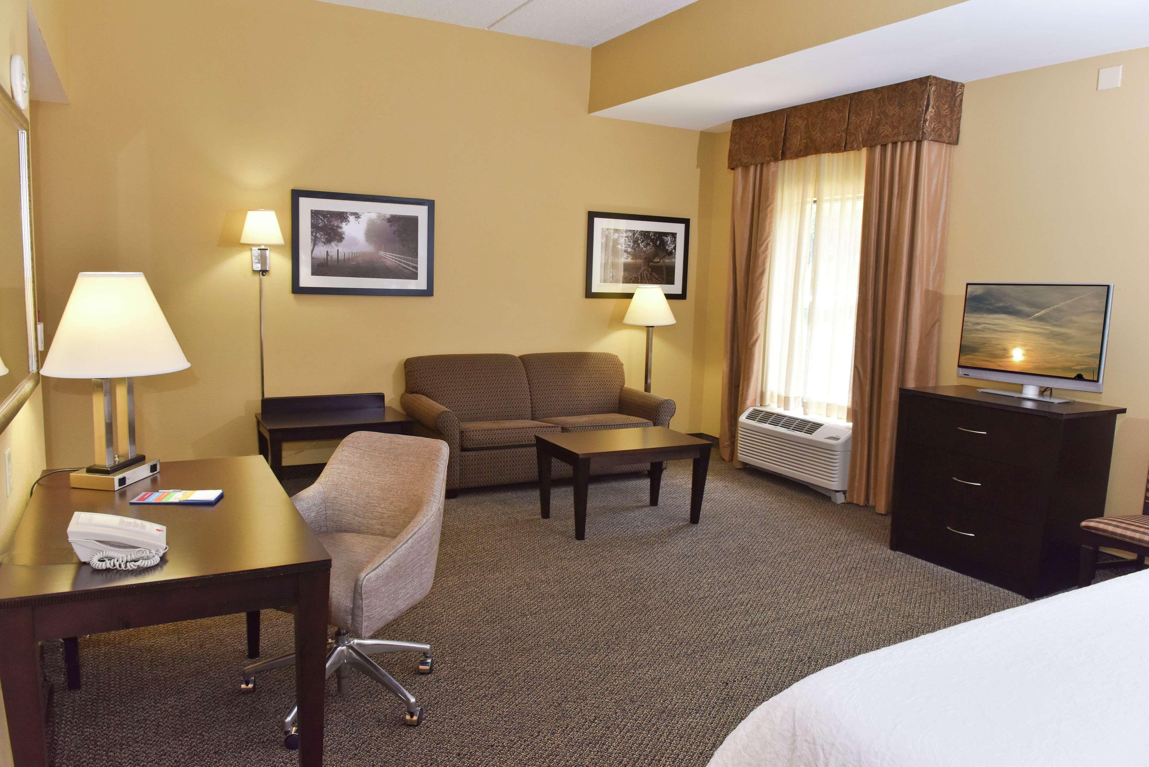 Hampton Inn & Suites Alexandria Exteriör bild