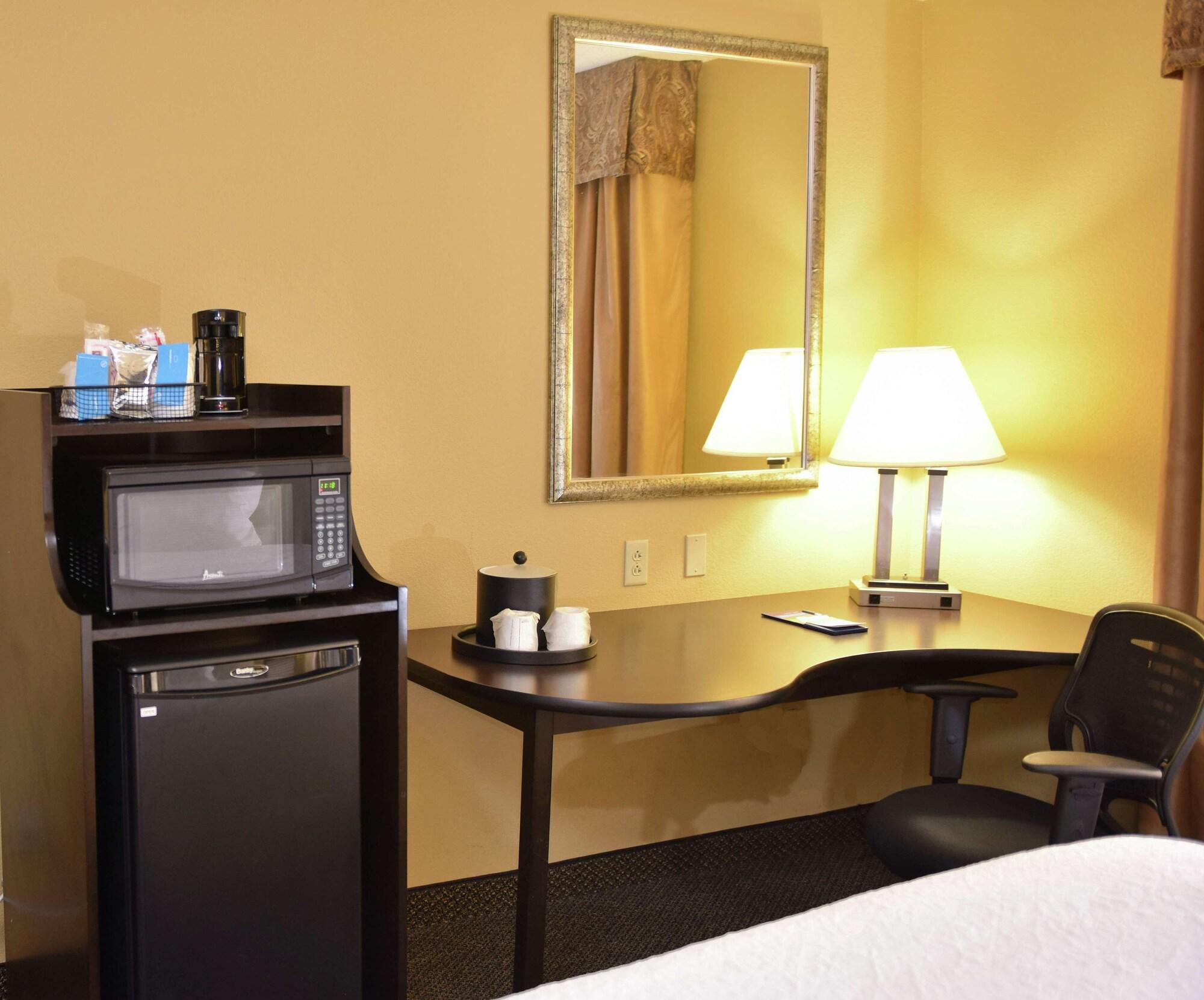Hampton Inn & Suites Alexandria Exteriör bild