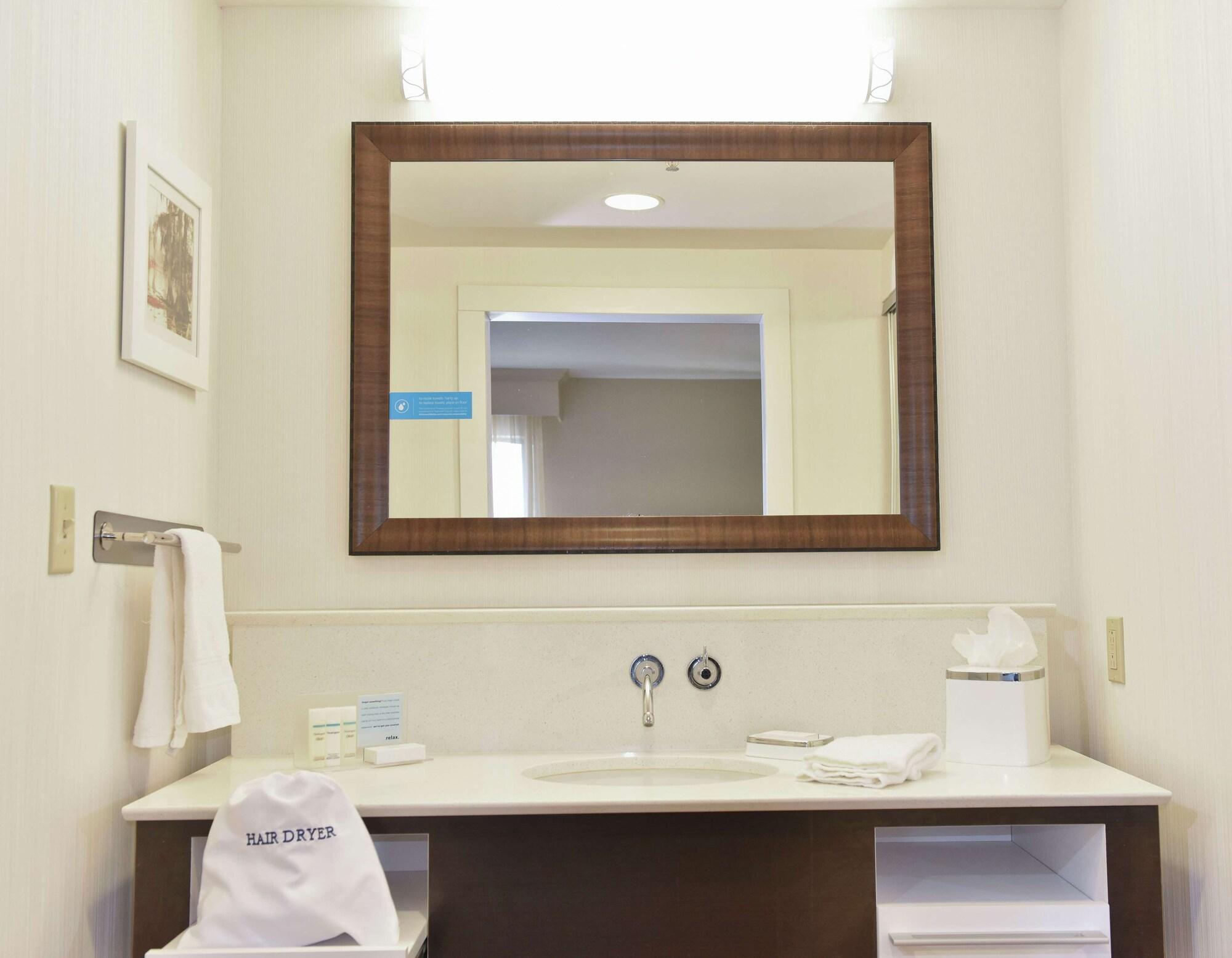 Hampton Inn & Suites Alexandria Exteriör bild