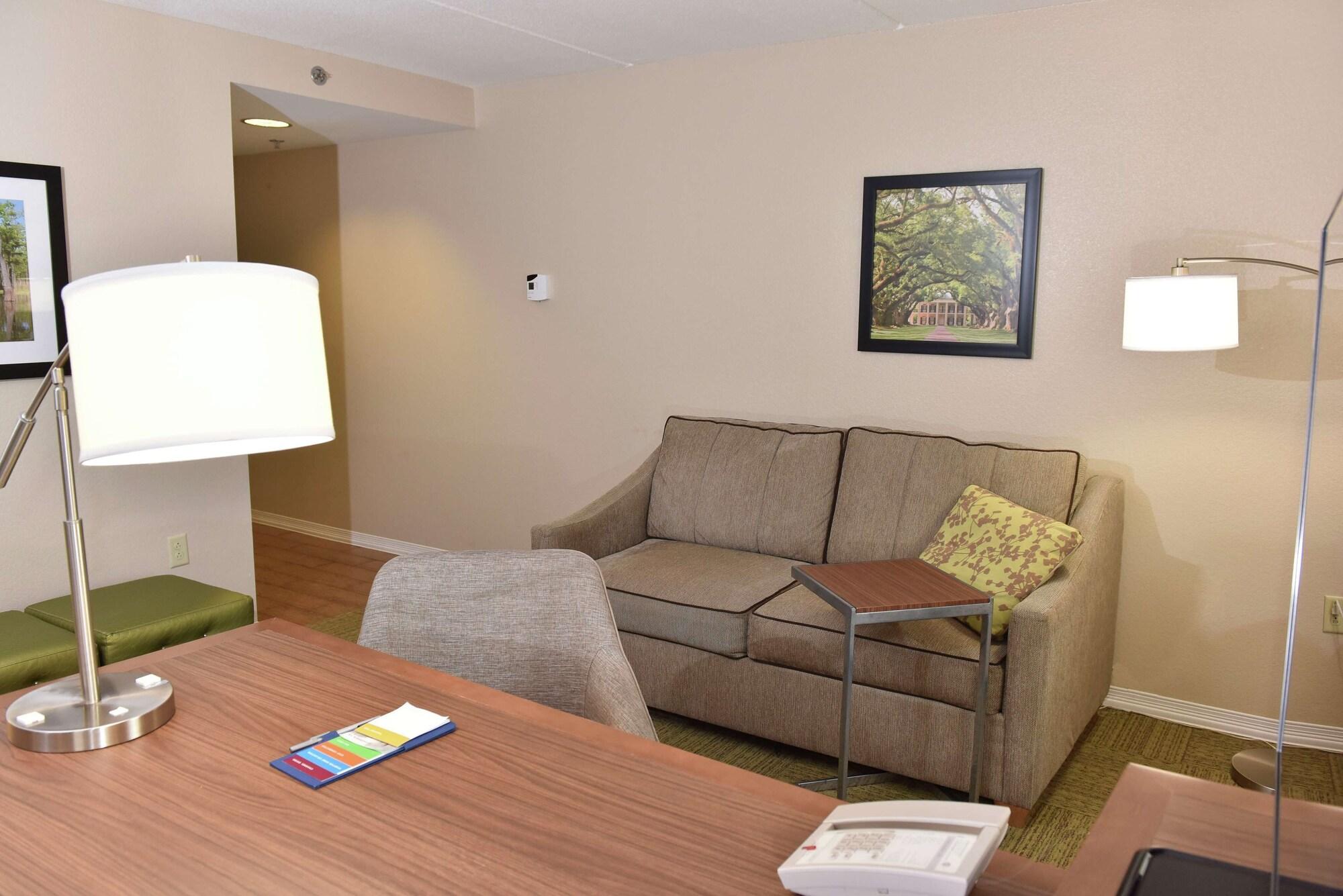 Hampton Inn & Suites Alexandria Exteriör bild