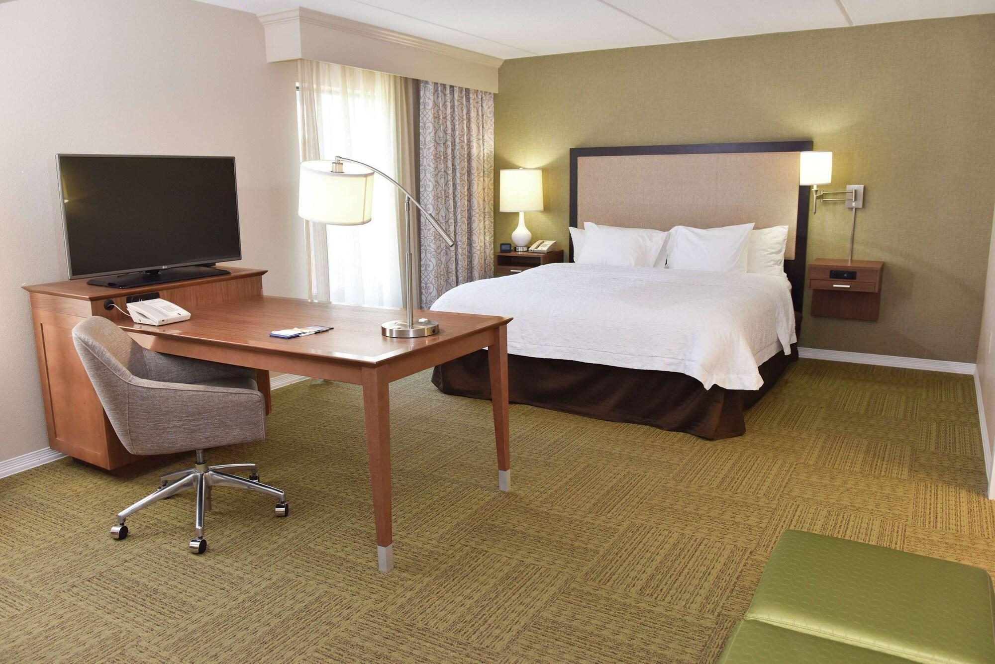 Hampton Inn & Suites Alexandria Exteriör bild