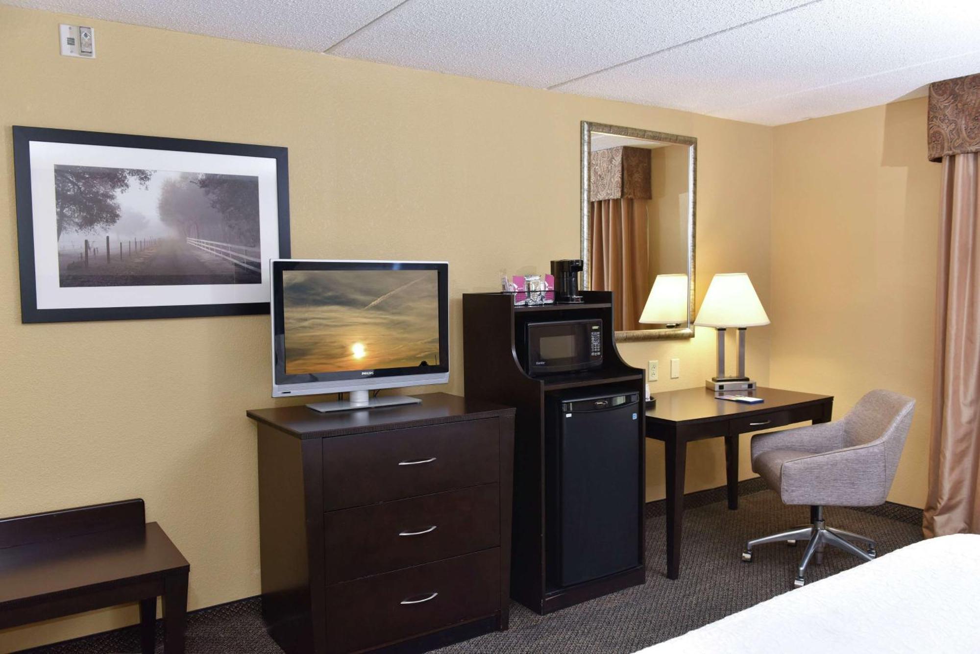 Hampton Inn & Suites Alexandria Exteriör bild