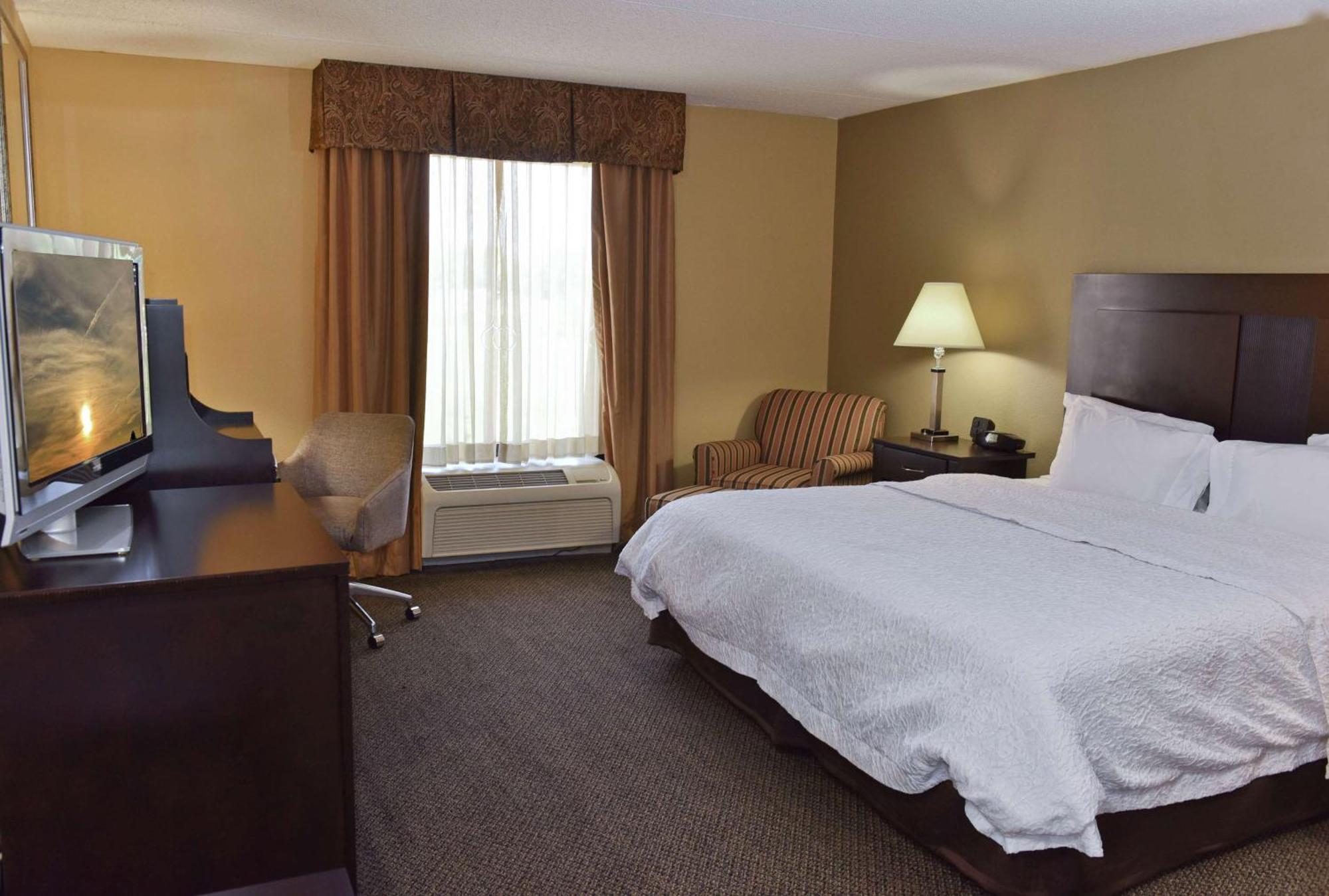 Hampton Inn & Suites Alexandria Exteriör bild