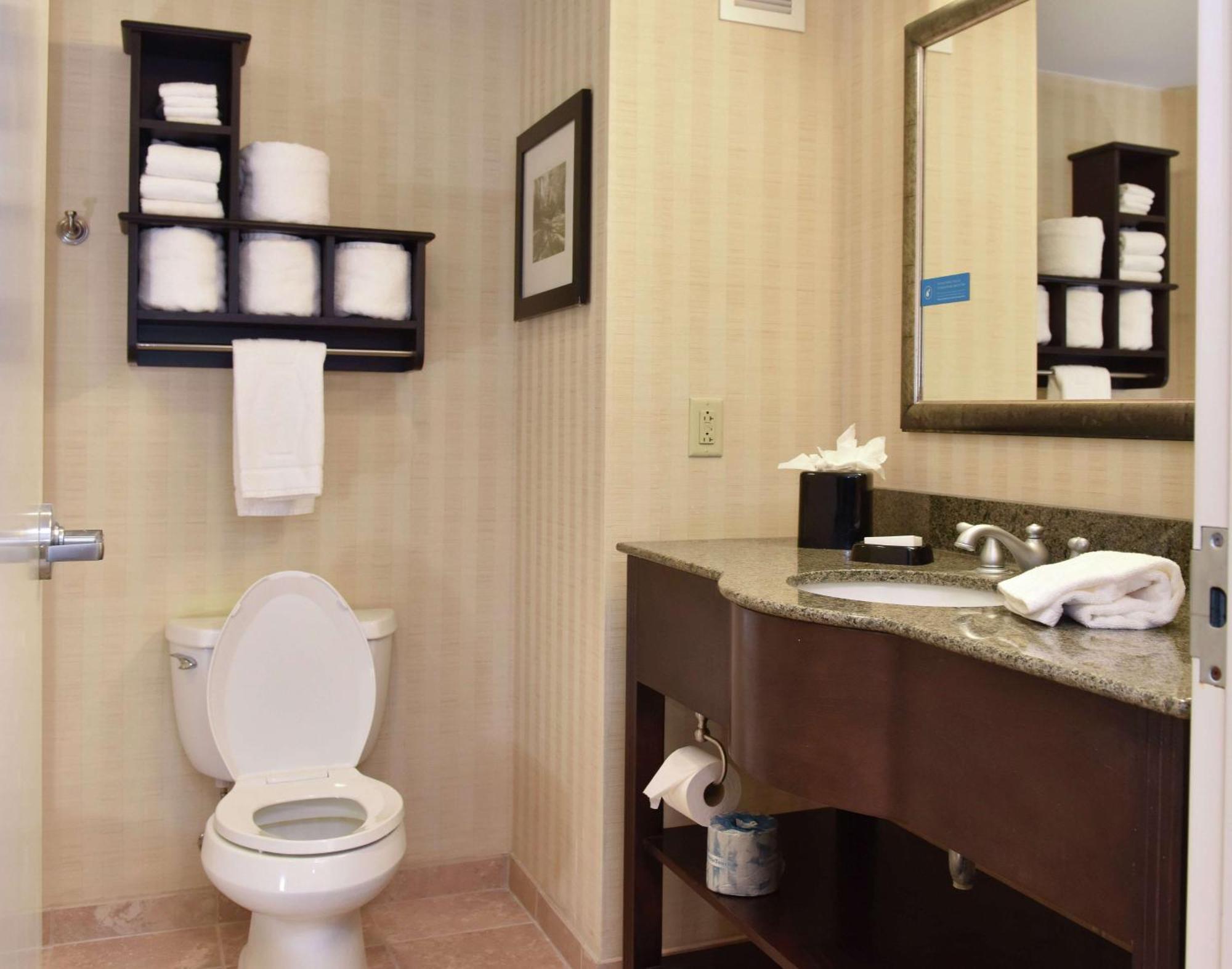 Hampton Inn & Suites Alexandria Exteriör bild