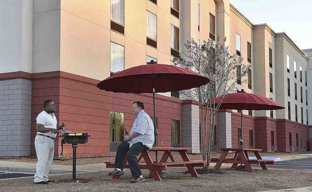 Hampton Inn & Suites Alexandria Exteriör bild