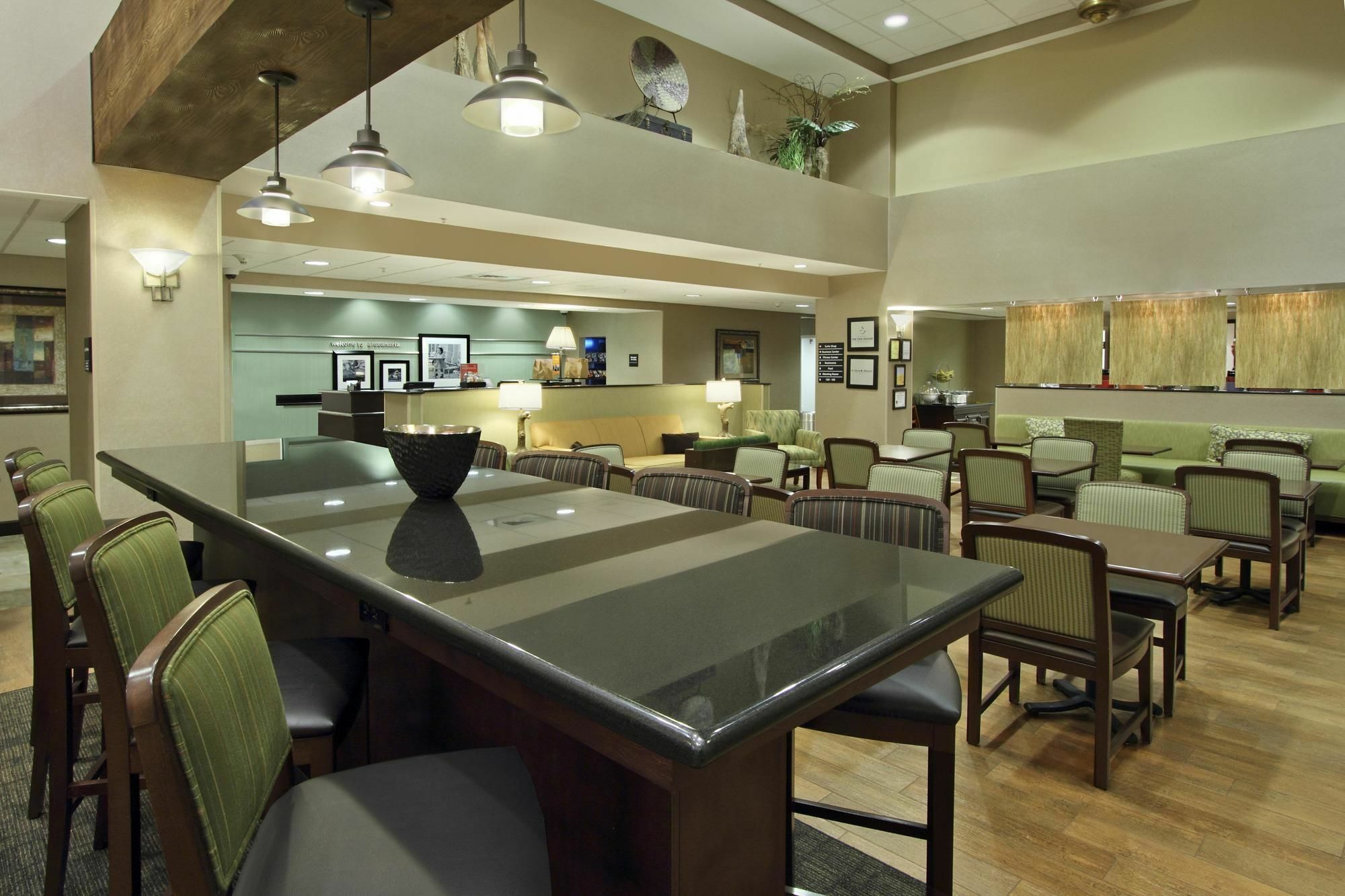Hampton Inn & Suites Alexandria Exteriör bild